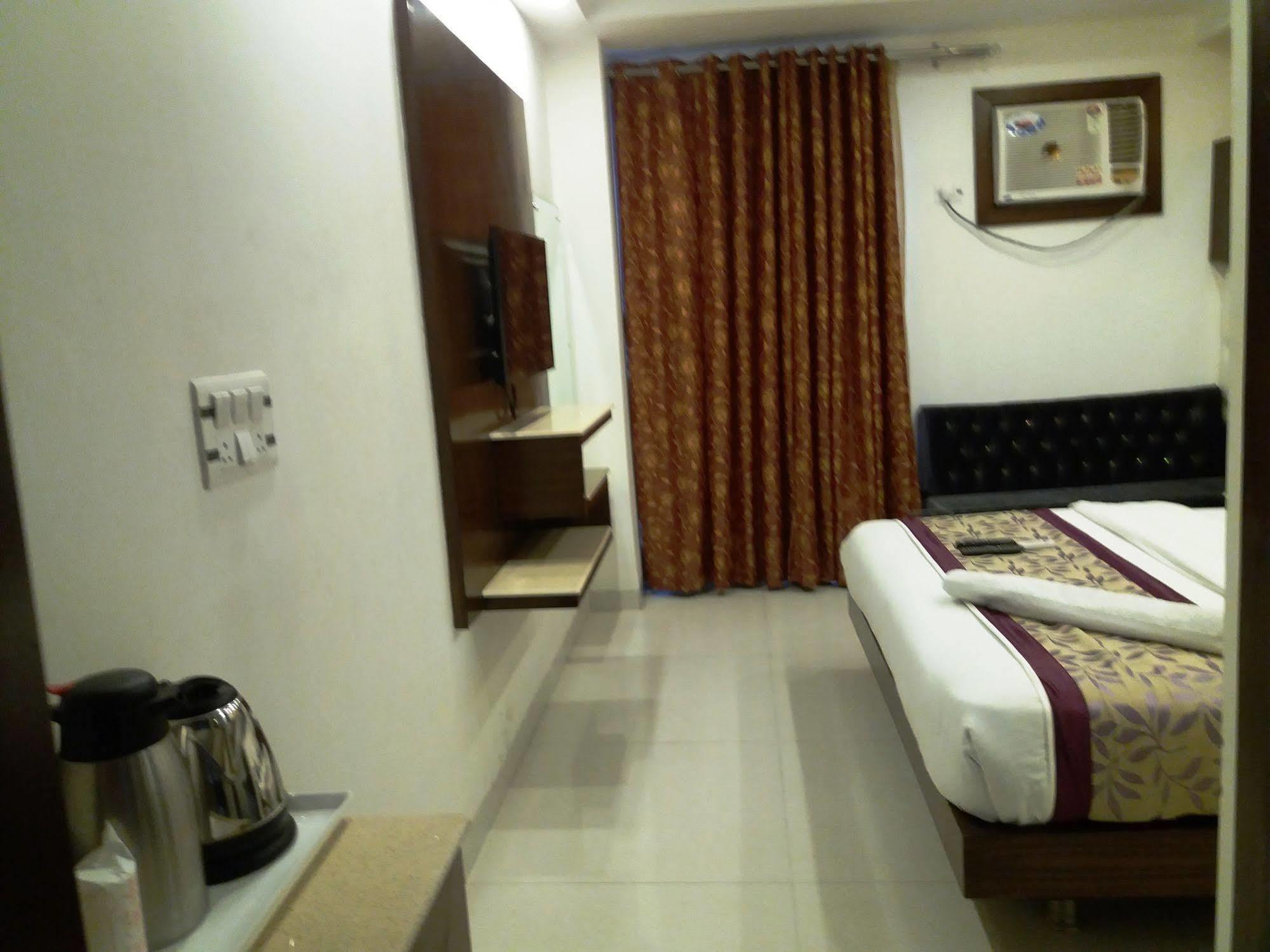 Hotel Station View Opposite New Delhi Railway Экстерьер фото